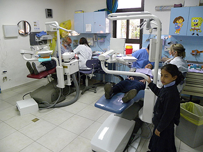 Behandlungsraum der Zahnklinik
    für Kinder in Jerusalem